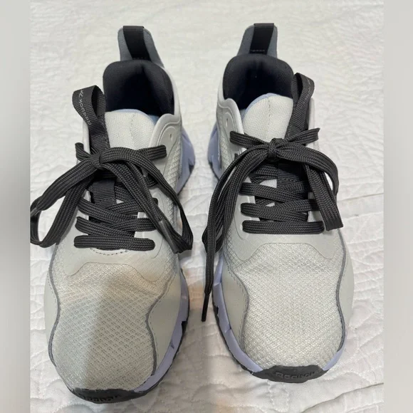 Reebok Women’s Sneakers in Gray and Black - Picture 2 of 9